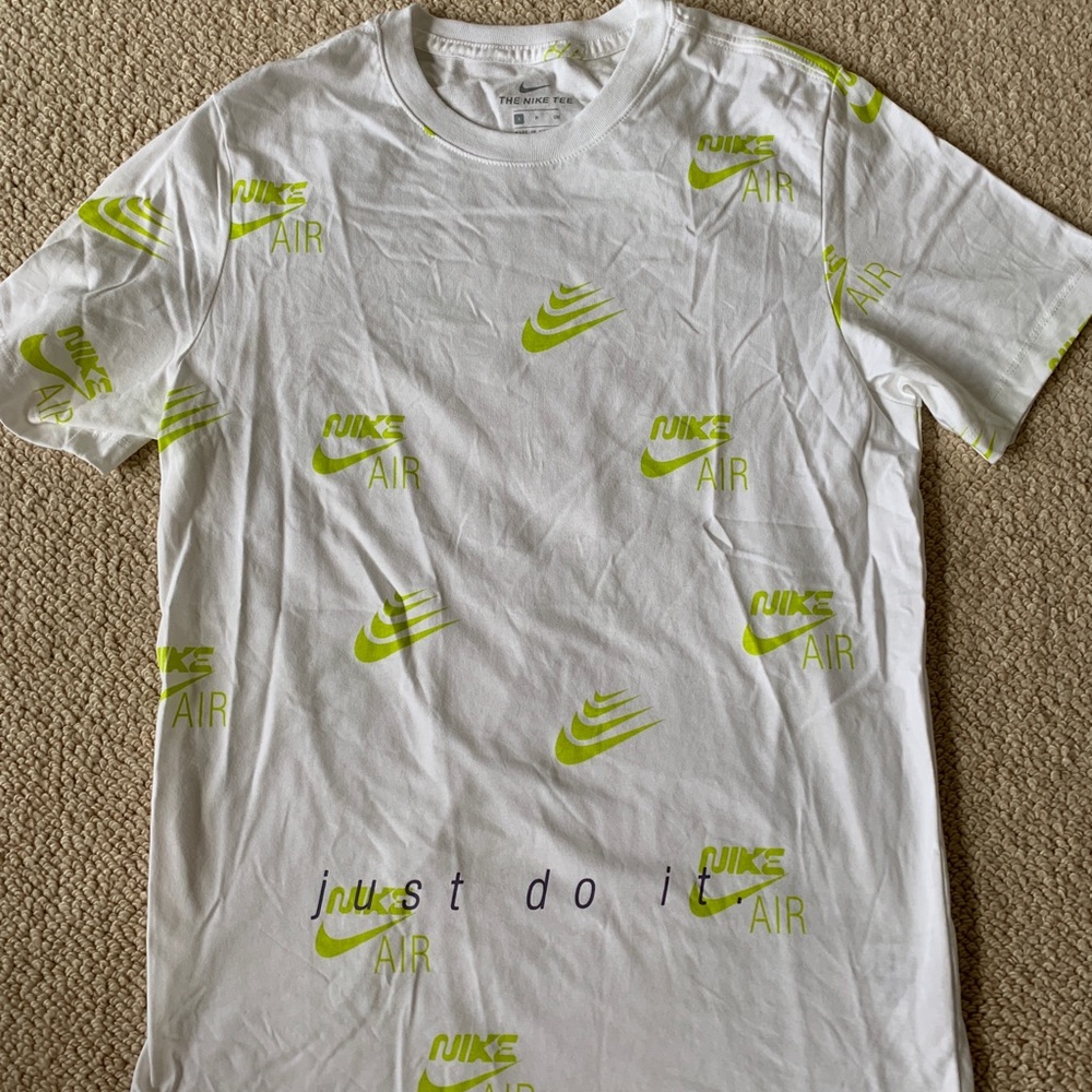 Nike Tee, never worn, Mens S